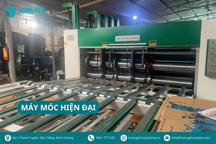 máy móc hiện đại trong xưởng in bao bì Hoàng Phúc Pack